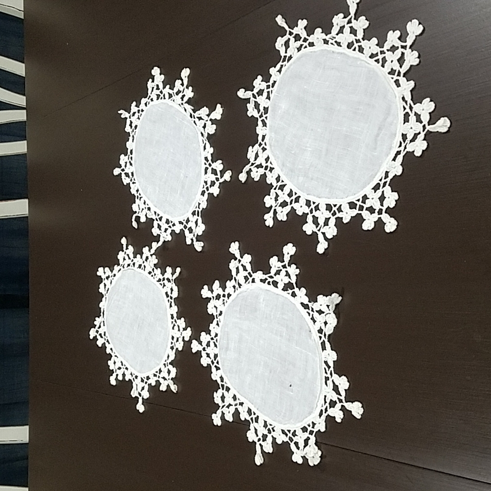 10 Vintage Hand Crocheted Linen Table Doilies.